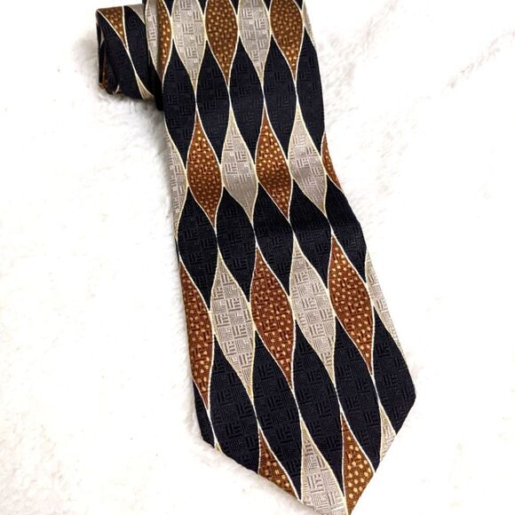 Men's Vintage 100% Silk Tie By Geoffrey Beene -Elongated Diamond Motif - Picture 6 of 13